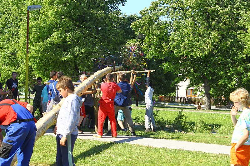 Stavanie maja (13).JPG